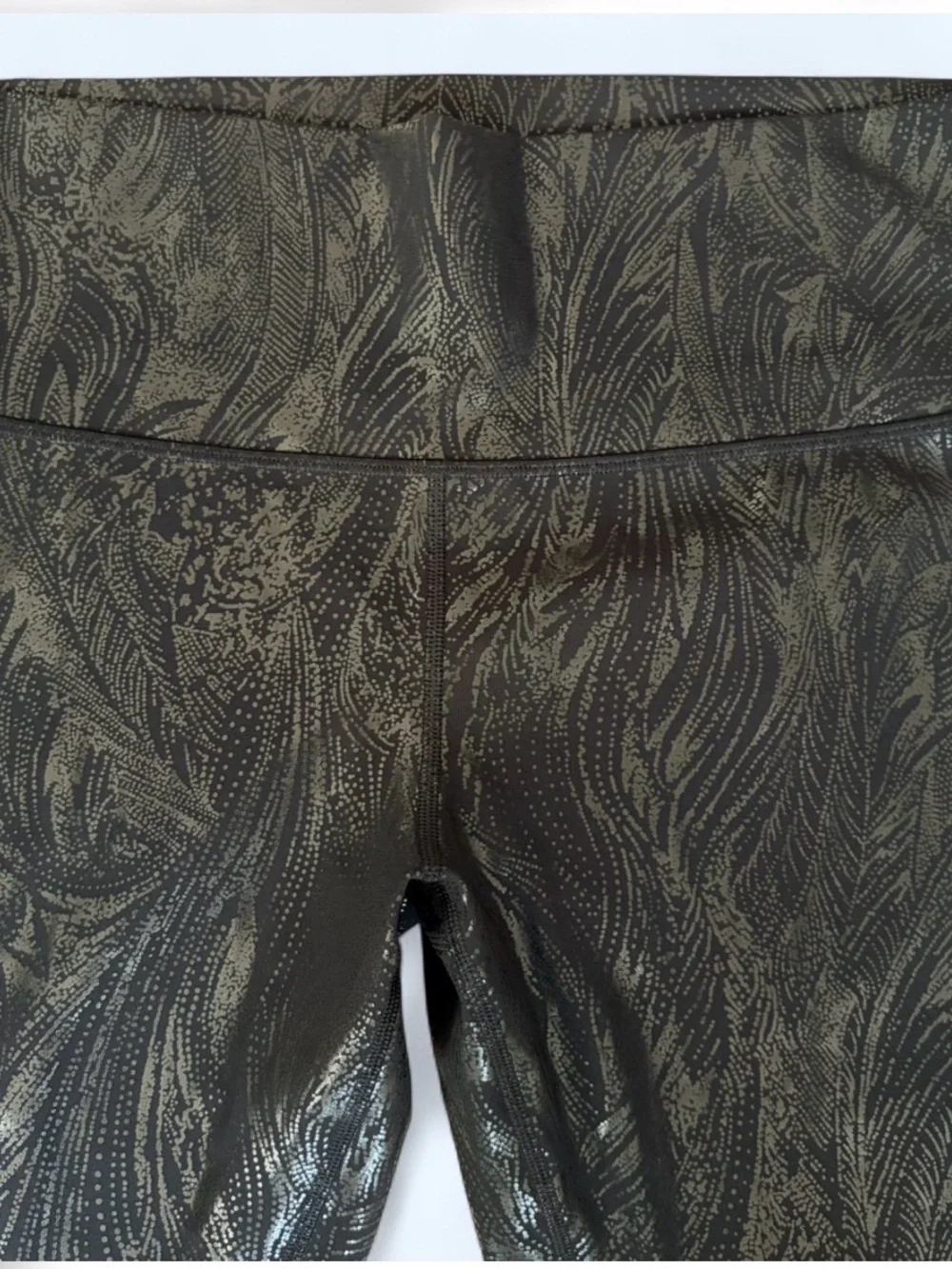 Lululemon Wunder Under Crop Leggings 12 Black Gray Metallic Foil Print Yoga Gym